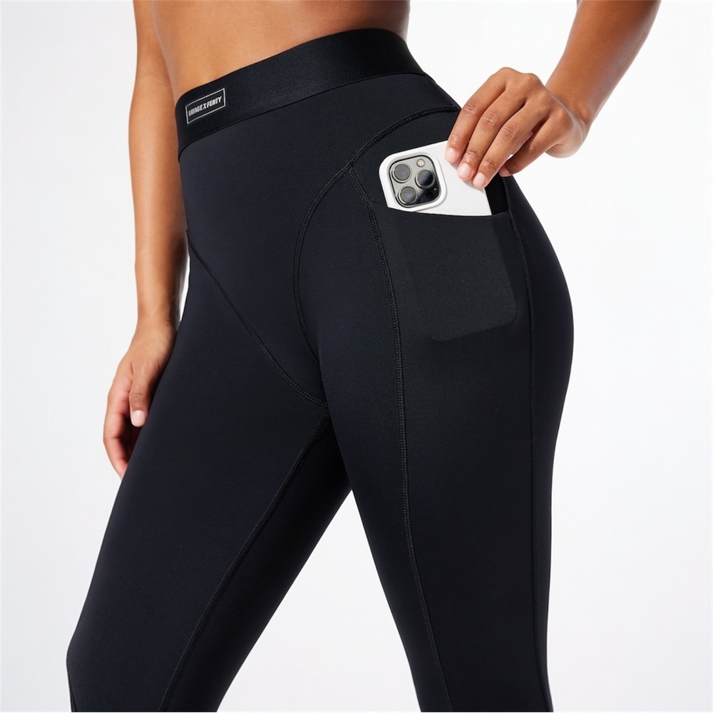 Savage X Fenty Lineup High-Waist Pocket Legging•Black - Picture 3 of 14